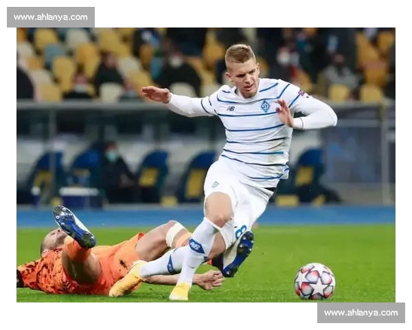 欧战焦点对决基辅迪纳摩迎战年轻人胜负悬念拉满小组出线关键一役