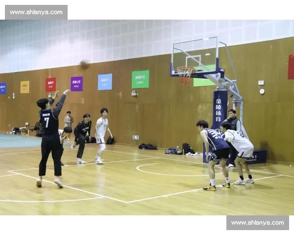 酷哥对决篮球校花青春赛场火花四溅的逆袭故事校园热血成长两强争锋